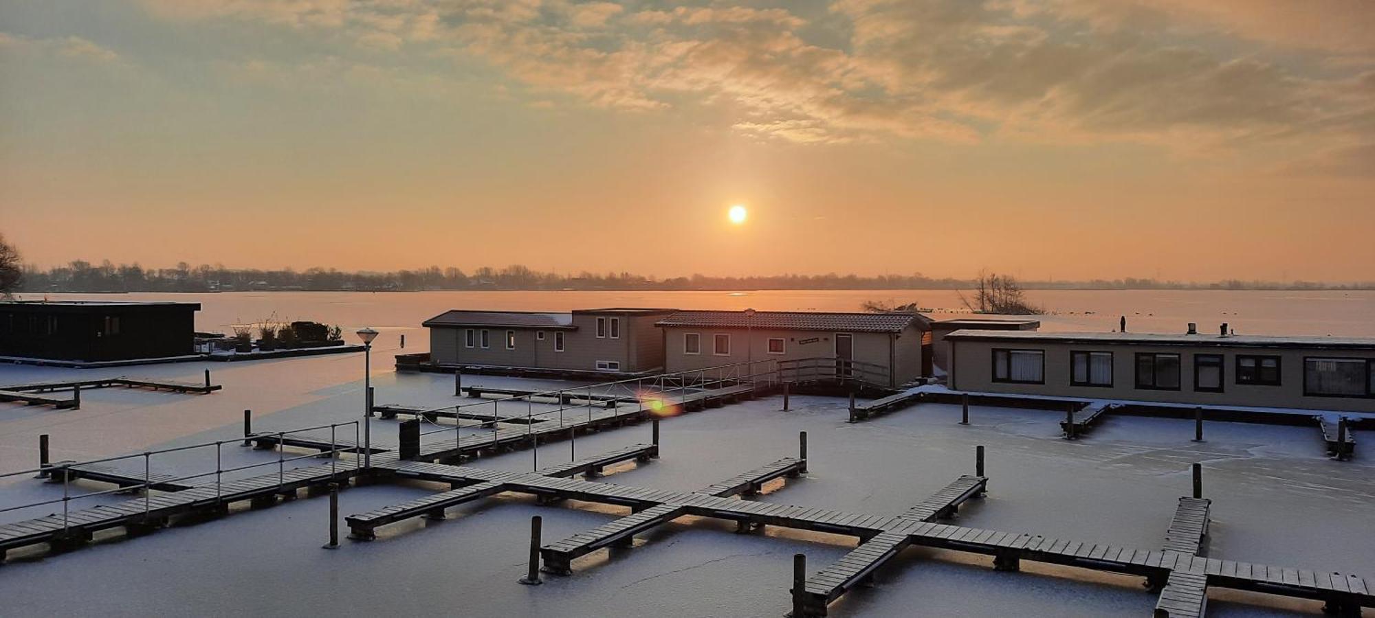 Vvp Verhuur Woonboot Vinkeveense Plassen Exterior foto